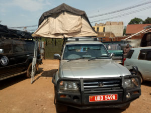 4x4 Rooftop tent car