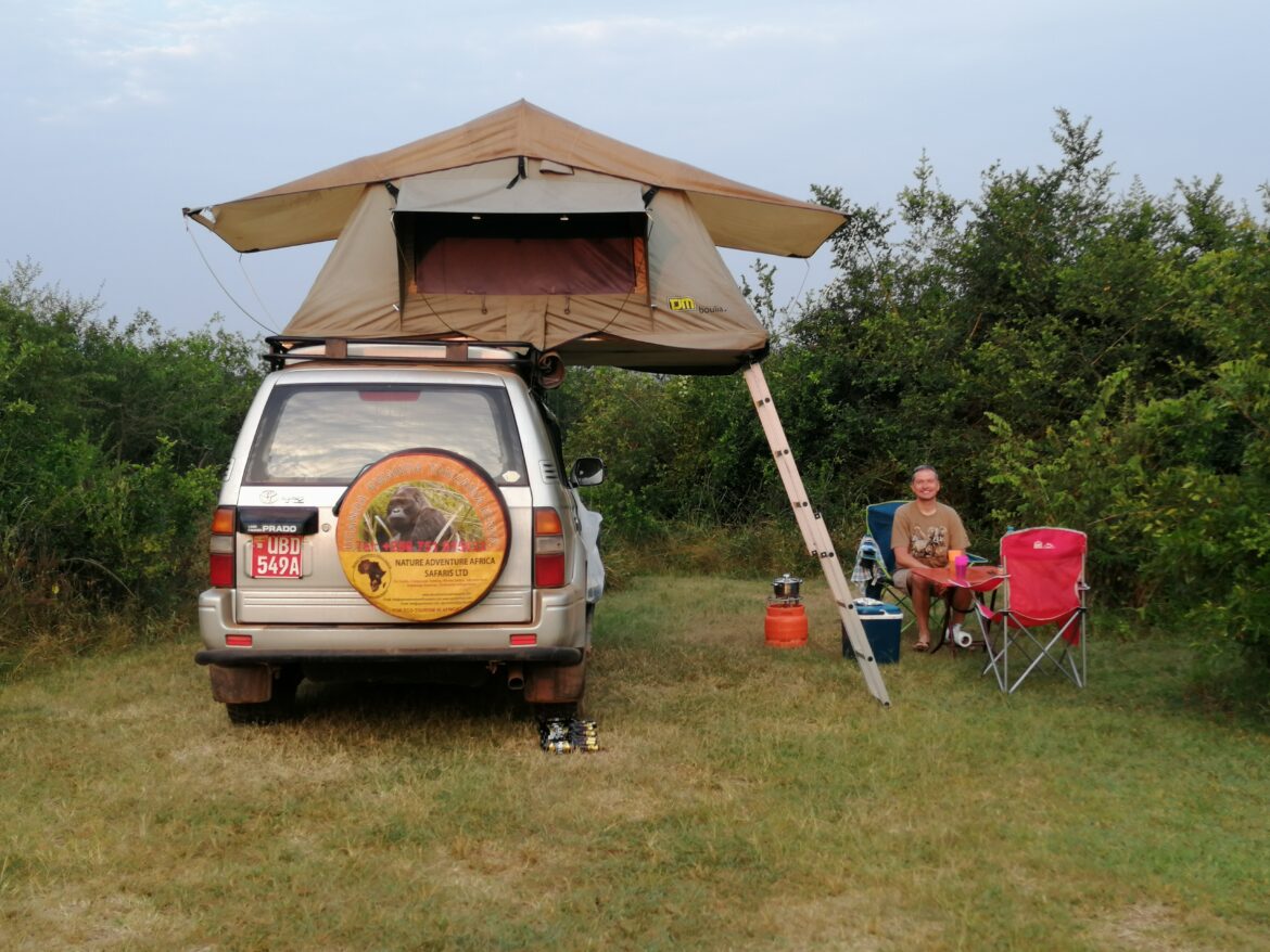4×4 Rooftop Tent Car + Camping Gears